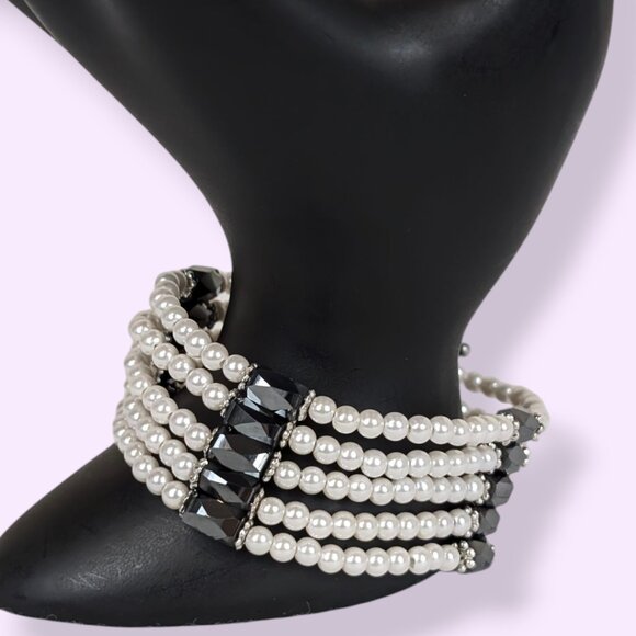 V. Faux Pearl Magnetic Wrap Bracelet - Picture 3 of 4